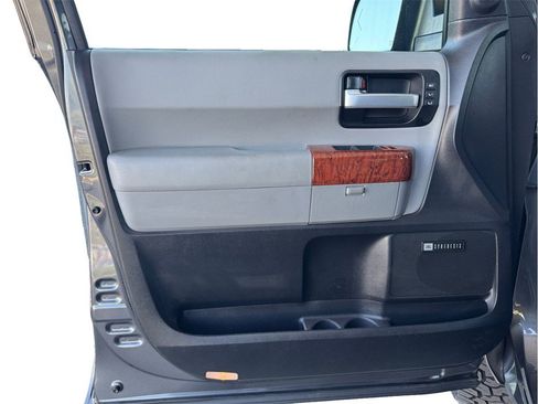 Used 2019 Toyota Sequoia Platinum AWD/4WD image 23