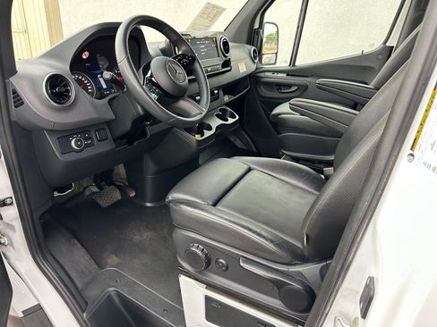 Used 2025 Mercedes-Benz Sprinter 2500 image 11