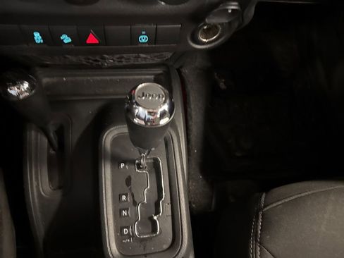 Used 2017 Jeep Wrangler Unlimited Sahara image 25