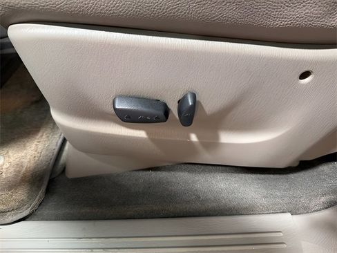 Used 2003 Chrysler Town & Country Limited image 12