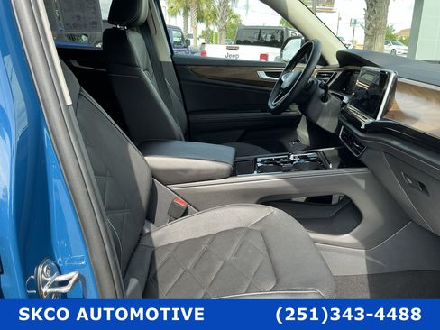 Used 2025 Volkswagen Atlas SE AWD/4WD image 13