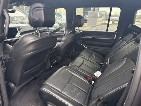 Used 2024 Jeep Wagoneer Series II w/ Flexible Seating Group image 9