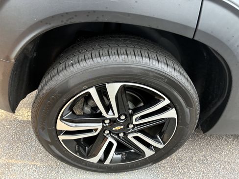 Used 2024 Chevrolet TrailBlazer LT w/ LT Cold Weather Package FWD image 9