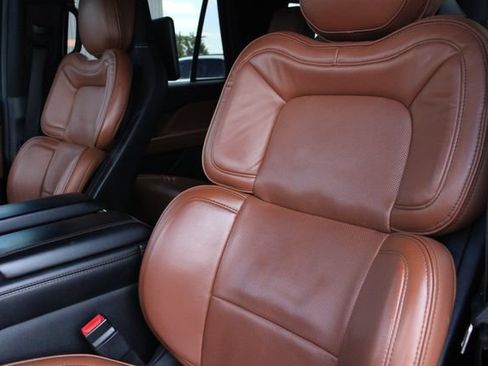 Used 2019 Lincoln Navigator L Reserve w/ Cargo Package AWD/4WD image 6