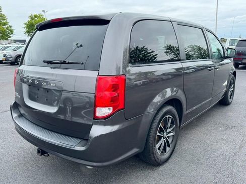 Used 2018 Dodge Grand Caravan SE FWD image 3