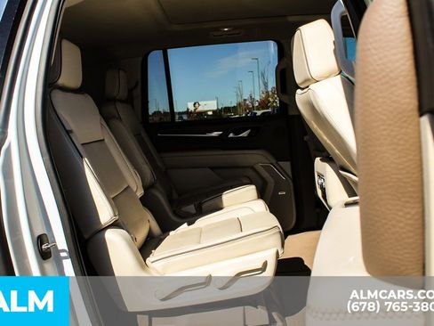 Used 2022 GMC Yukon XL Denali w/ Denali Premium Package image 19