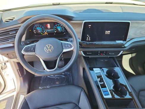 New 2026 Volkswagen Atlas SE image 10