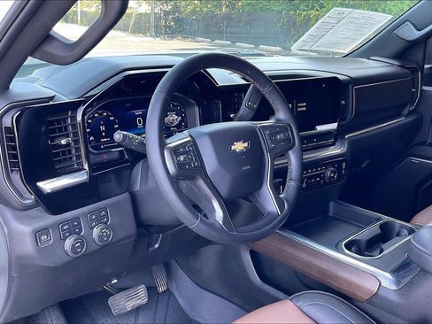 Used 2024 Chevrolet Silverado 2500 High Country AWD/4WD image 15
