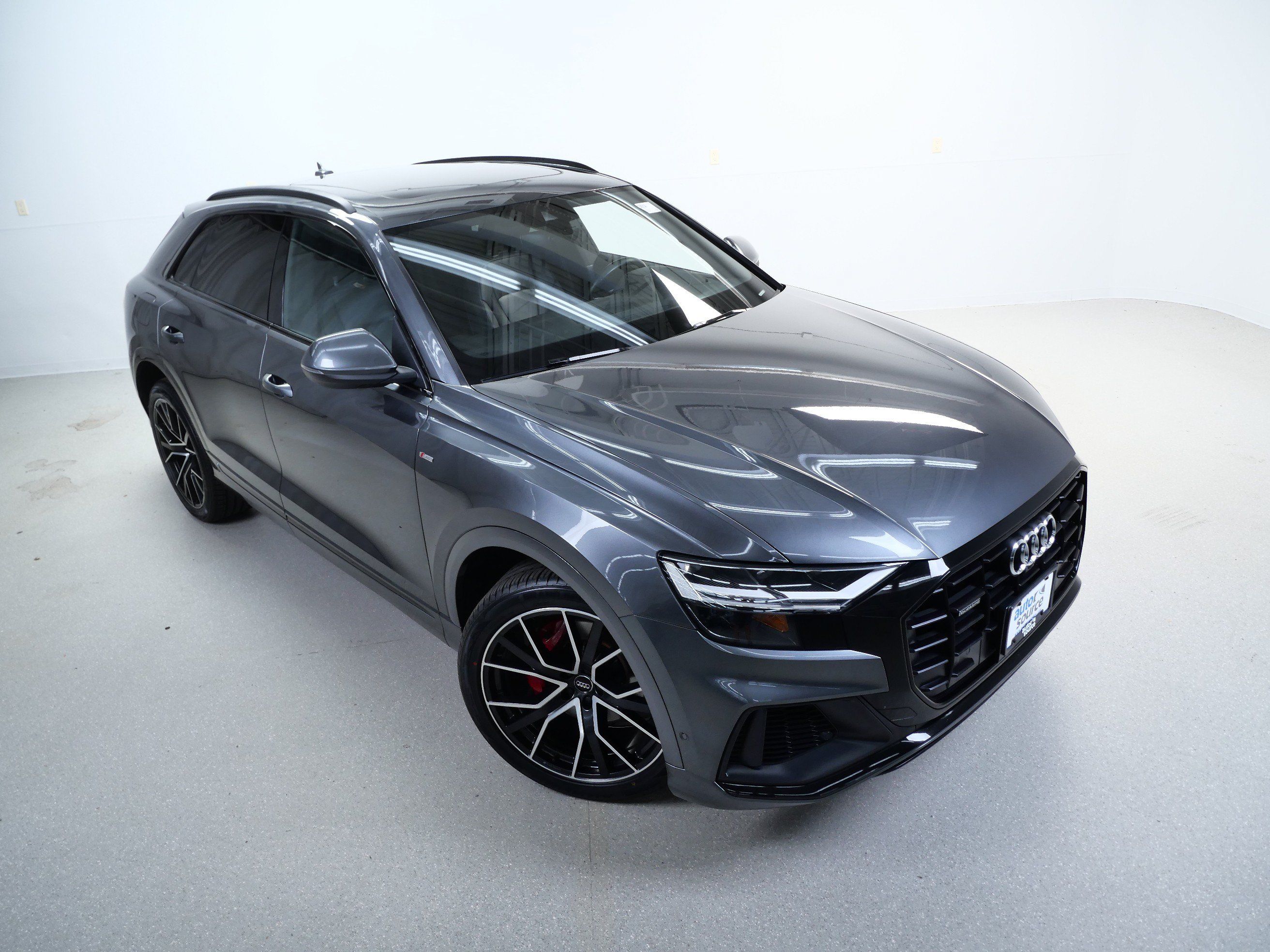 Used 2019 Audi Q8 Premium Plus w/ Premium Plus AWD/4WD image 4