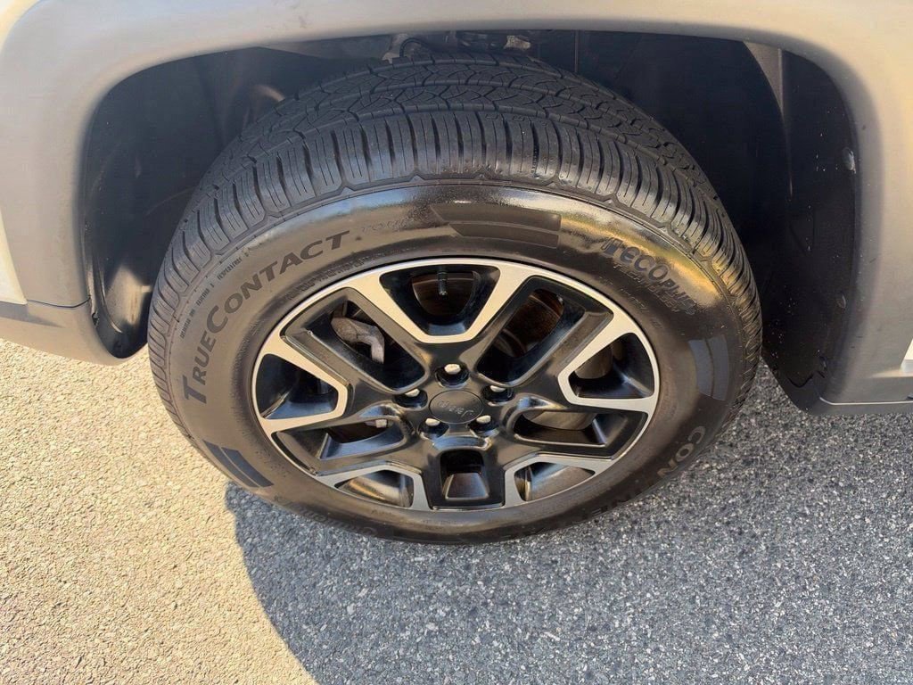Used 2019 Jeep Compass Trailhawk w/ Leather Interior Group AWD/4WD image 13