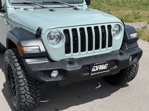 Used 2024 Jeep Wrangler Unlimited Sport AWD/4WD image 3