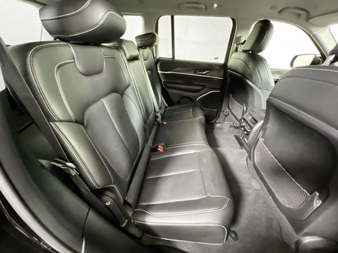 Used 2022 Jeep Grand Cherokee Limited image 25