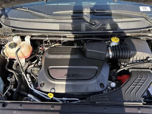 Used 2024 Chrysler Pacifica Touring-L image 29