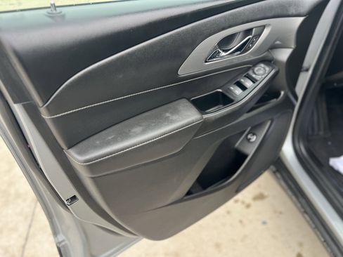 Used 2023 Chevrolet Traverse LT FWD image 13