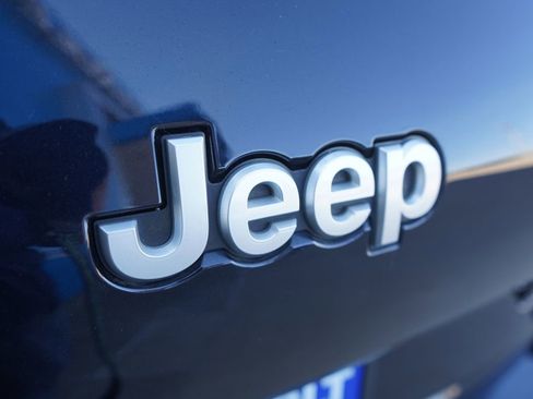 Used 2024 Jeep Grand Cherokee L Limited AWD/4WD image 5