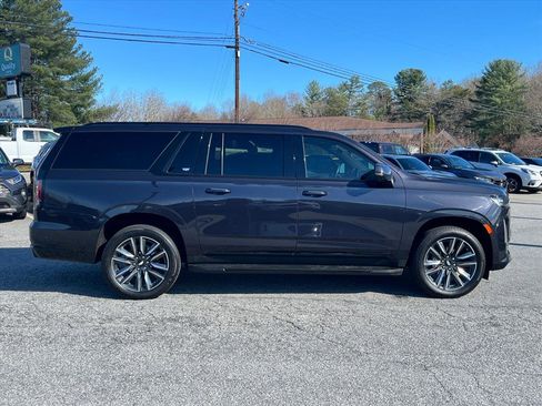 Used 2024 Cadillac Escalade ESV Sport image 3