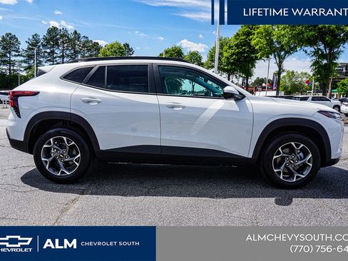 New 2026 Chevrolet Trax LT w/ Sunroof Package image 10