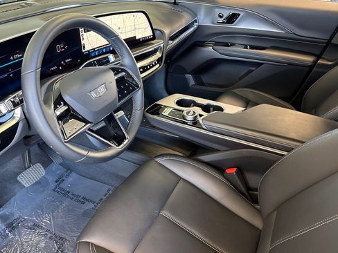 Certified 2024 Cadillac Lyriq Tech w/ Driver Assist Package AWD/4WD image 9