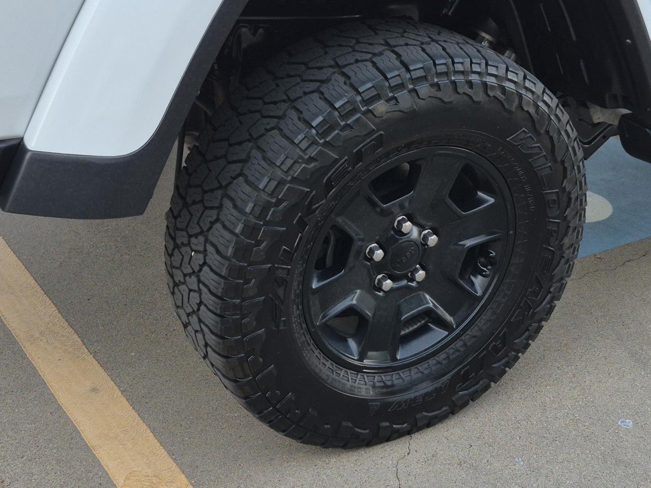 Used 2023 Jeep Gladiator Mojave AWD/4WD image 7