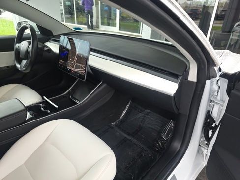 Used 2018 Tesla Model 3 Long Range image 8