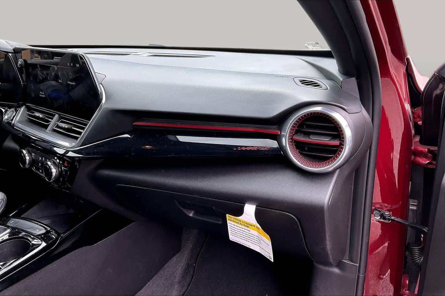 Used 2025 Chevrolet Trax RS w/ Sunroof Package FWD image 18