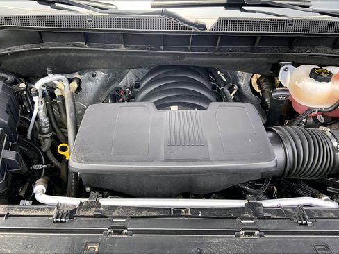Used 2025 Chevrolet Suburban Z71 AWD/4WD image 31