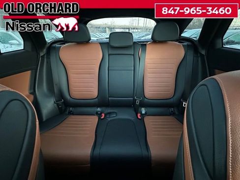 Used 2025 Mercedes-Benz GLC 300 4MATIC w/ AMG Line image 13