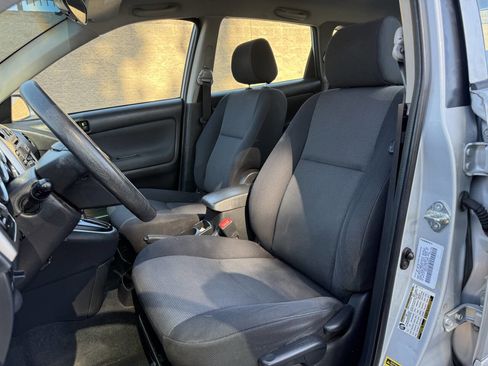 Used 2008 Pontiac Vibe w/ Preferred Package image 8