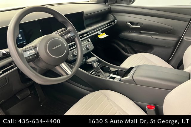 Used 2025 Hyundai Santa Cruz SE AWD/4WD image 15