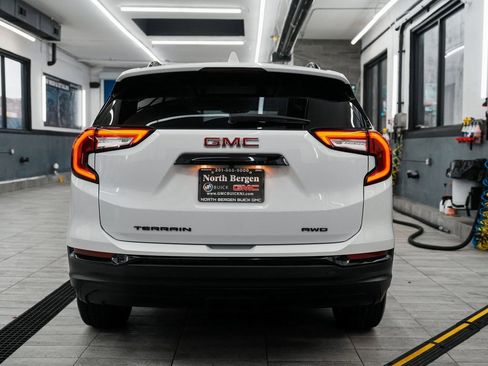 Used 2023 GMC Terrain SLE w/ Driver Convenience Package image 7