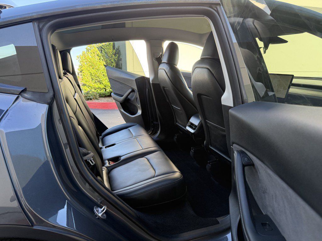 Used 2023 Tesla Model Y Long Range AWD/4WD image 14