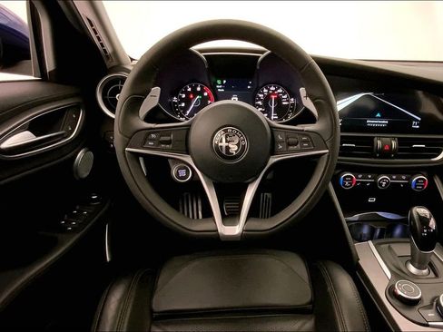 Used 2017 Alfa Romeo Giulia Ti w/ TI 19" Sport Package image 4
