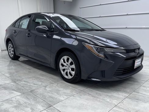 Used 2024 Toyota Corolla LE image 2