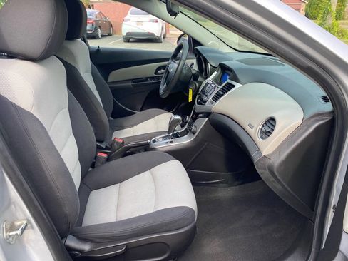 Used 2016 Chevrolet Cruze LS image 10