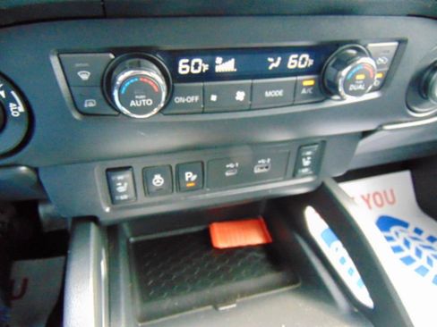 Used 2022 Nissan Frontier SV AWD/4WD image 10