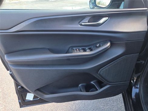 Certified 2024 Jeep Grand Cherokee Altitude image 24