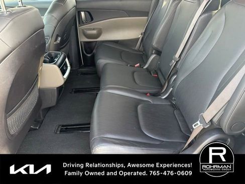 Used 2025 Kia Carnival EX image 9
