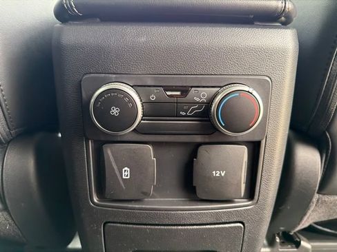 Used 2022 Ford Explorer XLT w/ Equipment Group 202A AWD/4WD image 18