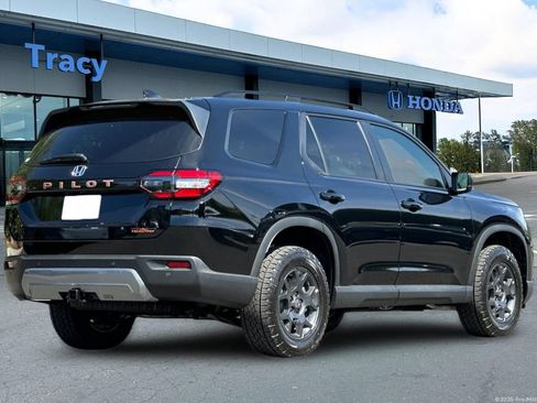 New 2026 Honda Pilot TrailSport image 6