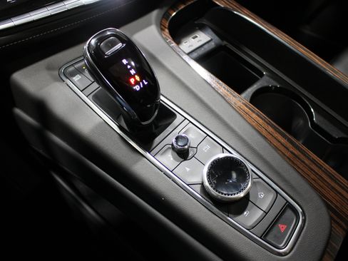 Certified 2024 Cadillac Escalade Premium Luxury w/ Performance Package AWD/4WD image 19