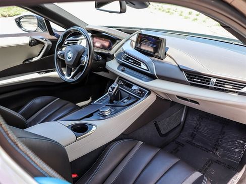 Used 2017 BMW i8 image 23