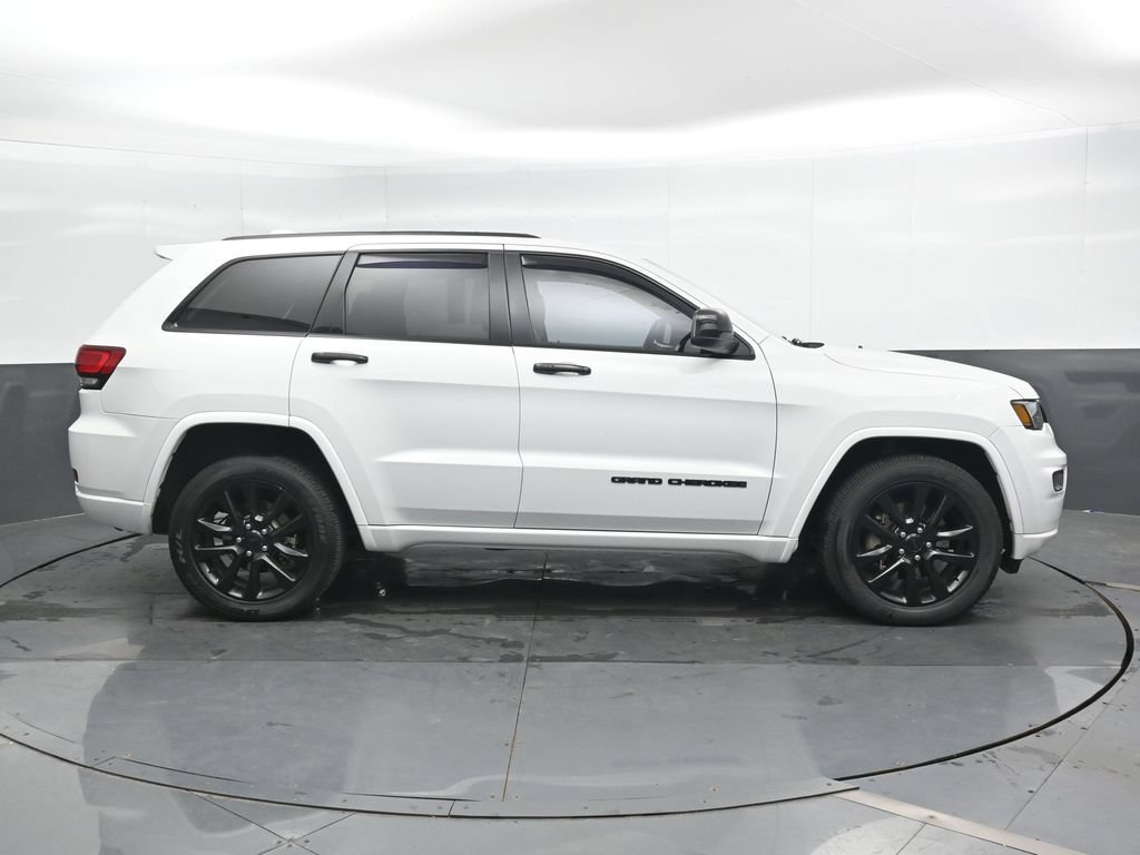 Used 2021 Jeep Grand Cherokee Laredo X AWD/4WD image 3