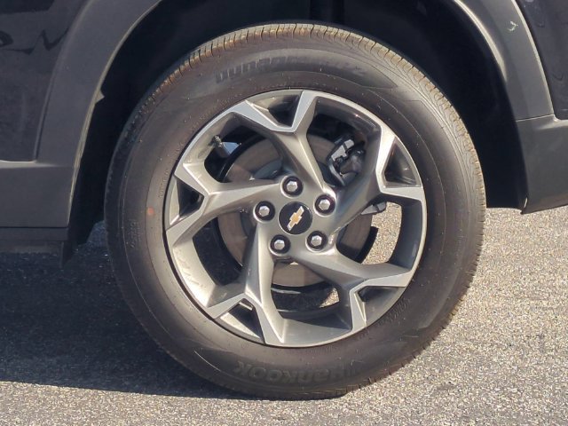 Used 2025 Chevrolet Trax LT FWD image 34