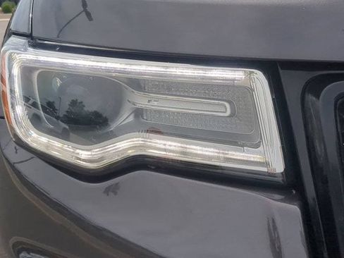 Used 2020 Jeep Grand Cherokee Overland AWD/4WD image 9