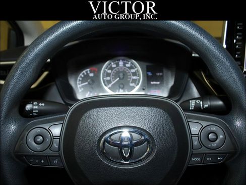 Used 2021 Toyota Corolla LE image 18
