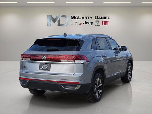 Used 2024 Volkswagen Atlas Cross Sport SE image 5