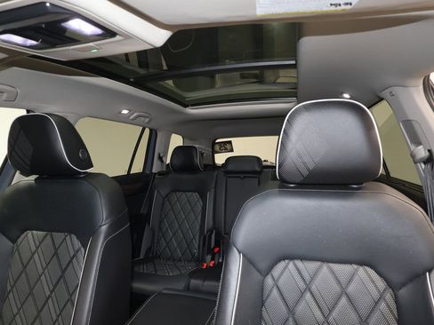 Used 2025 Volkswagen Atlas SEL Premium R-Line image 17