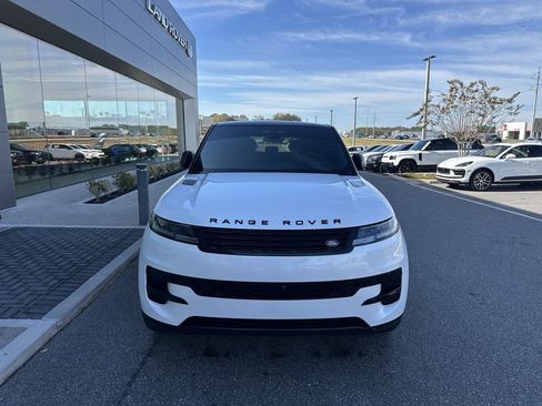 Used 2024 Land Rover Range Rover Sport SE image 2