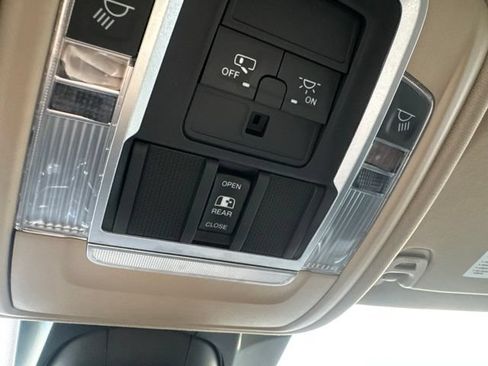 Used 2021 RAM 1500 Laramie AWD/4WD image 20