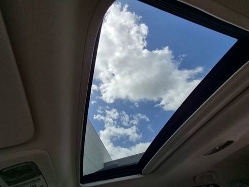 Used 2017 Subaru Outback 2.5i Limited w/ Popular Package #5 image 11